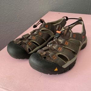 Keen Sandals sz 9